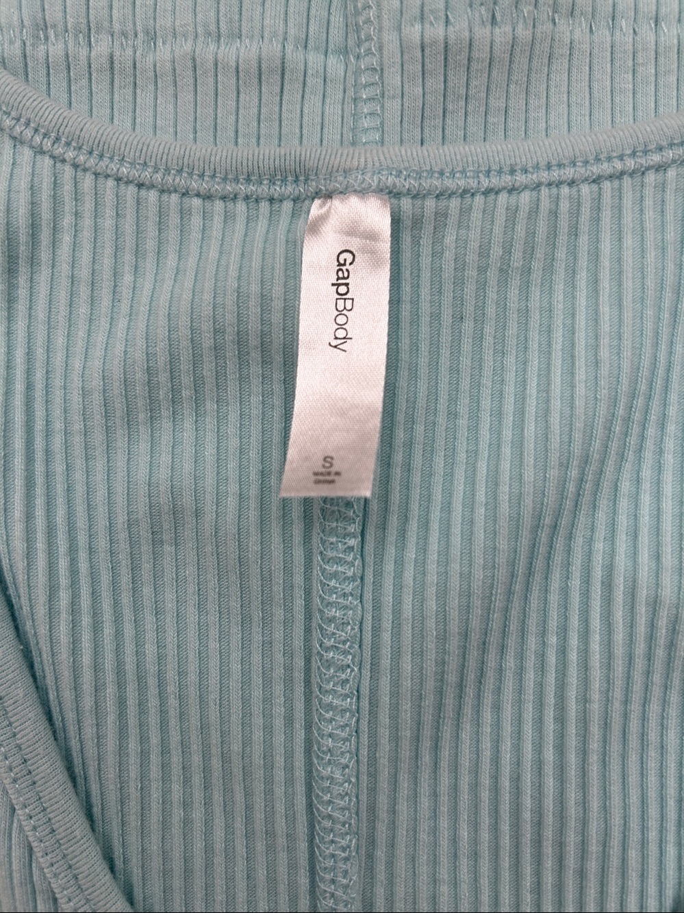 GapBody Aqua Ribbed Tank Top. Small - Picture 3 of 4